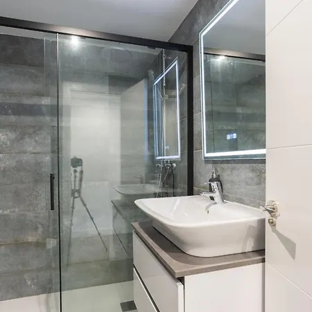 Modern Near Huelin & Free Parking Apartment